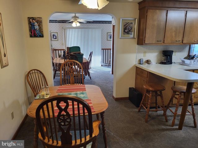 121 MICHELLE DR, Mcsherrystown, PA 17344