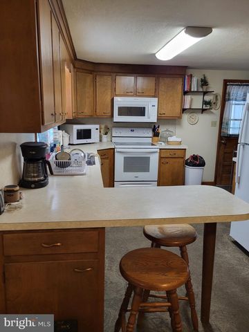 121 MICHELLE DR, Mcsherrystown, PA 17344