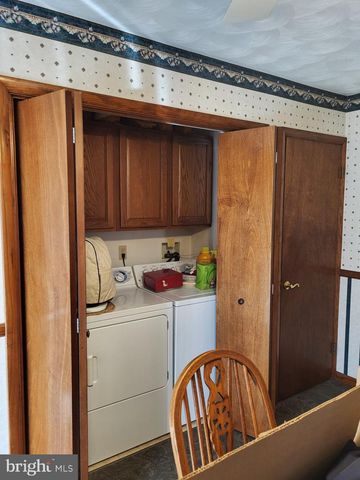 121 MICHELLE DR, Mcsherrystown, PA 17344