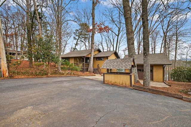 951 Mcclure Drive, Hayesville, NC 28904