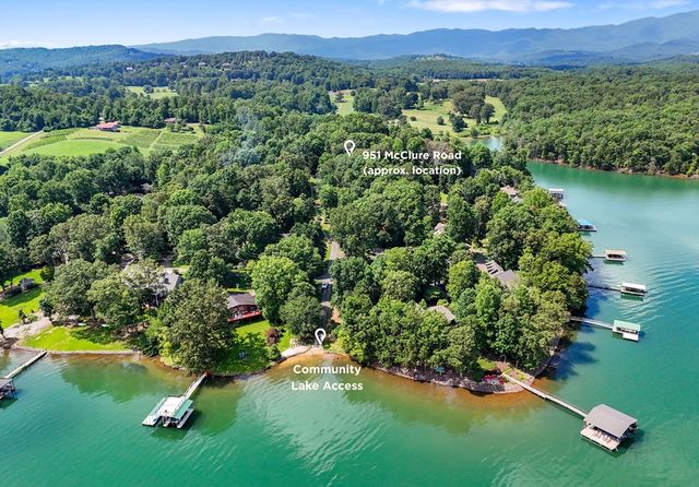 951 Mcclure Drive, Hayesville, NC 28904