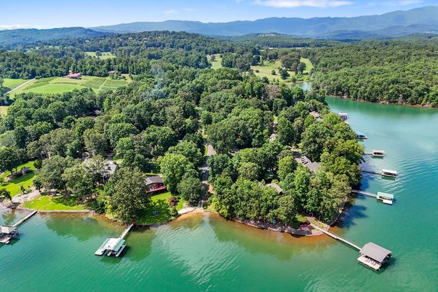 951 Mcclure Drive, Hayesville, NC 28904