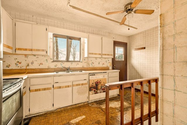 951 Mcclure Drive, Hayesville, NC 28904