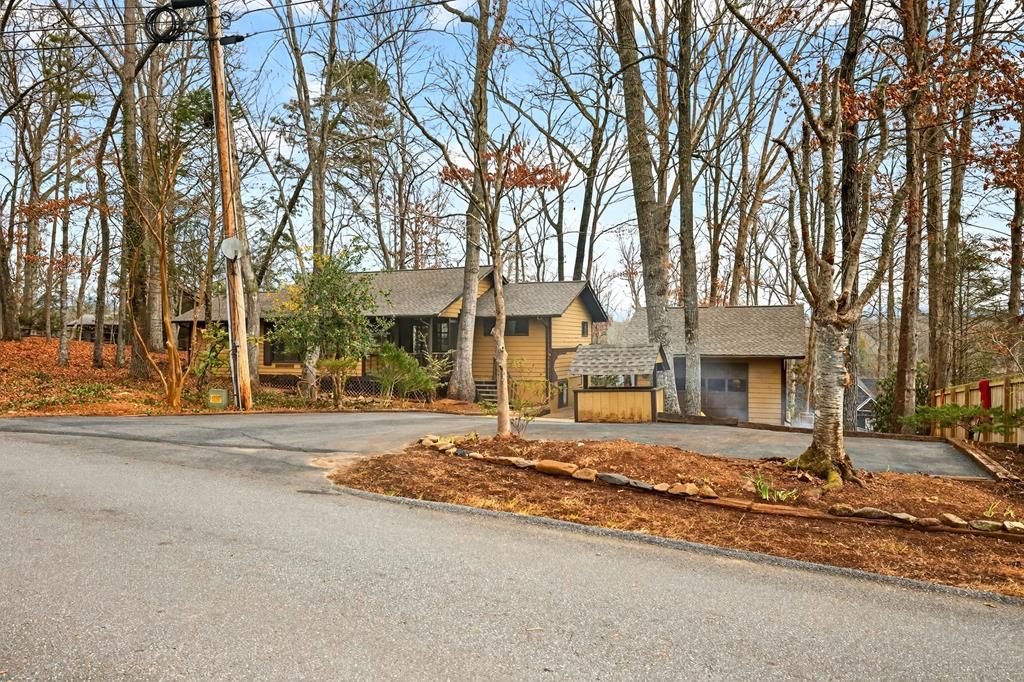 951 Mcclure Drive, Hayesville, NC 28904