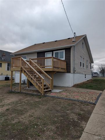 401 E Acton Avenue, Wood River, IL 62095