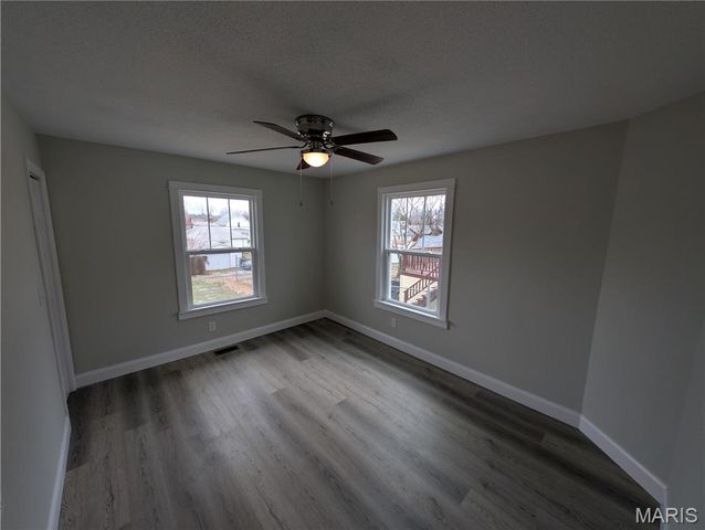 401 E Acton Avenue, Wood River, IL 62095
