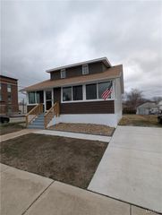 401 E Acton Avenue, Wood River, IL 62095