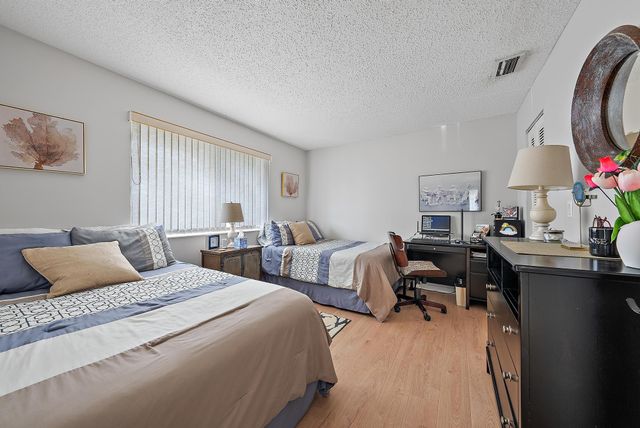 835 Club Drive, Palm Beach Gardens, FL 33418