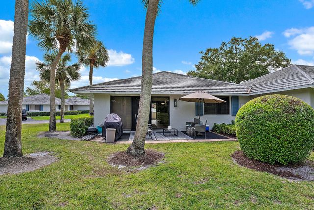 835 Club Drive, Palm Beach Gardens, FL 33418