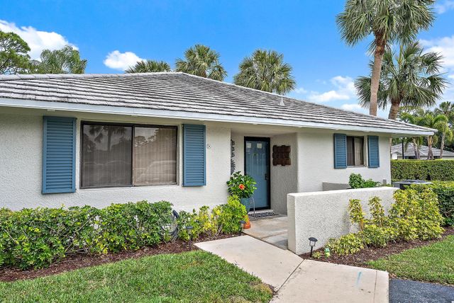 835 Club Drive, Palm Beach Gardens, FL 33418