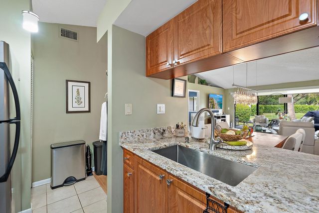 835 Club Drive, Palm Beach Gardens, FL 33418