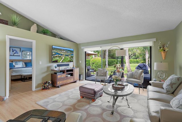 835 Club Drive, Palm Beach Gardens, FL 33418