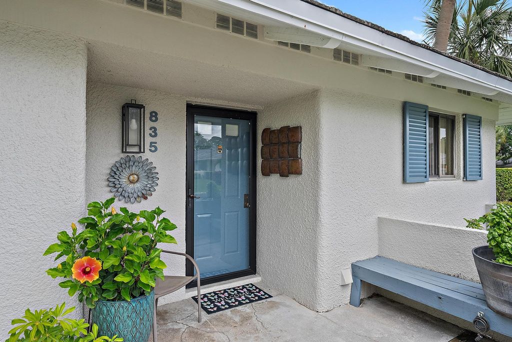 835 Club Drive, Palm Beach Gardens, FL 33418
