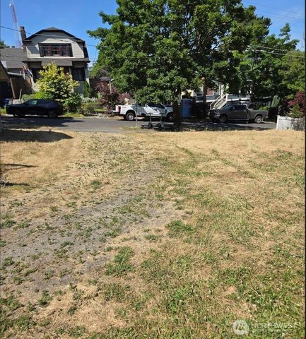 830 832 19th Avenue, Seattle, WA 98122