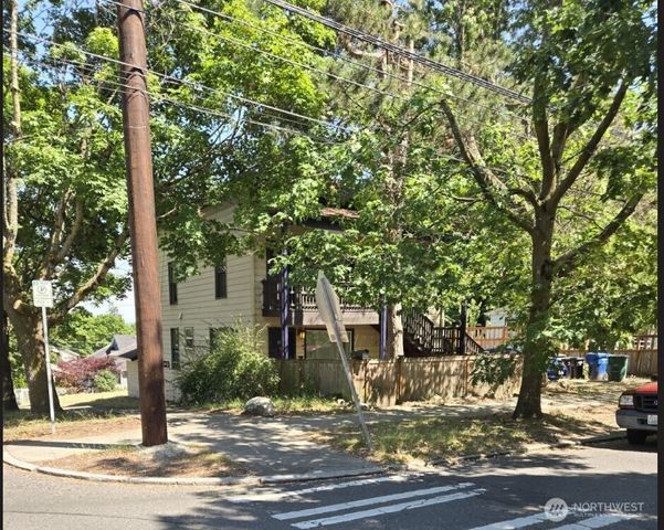 830 832 19th Avenue, Seattle, WA 98122