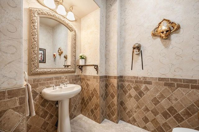 311 Loch Lomond Road, Rancho Mirage, CA 92270