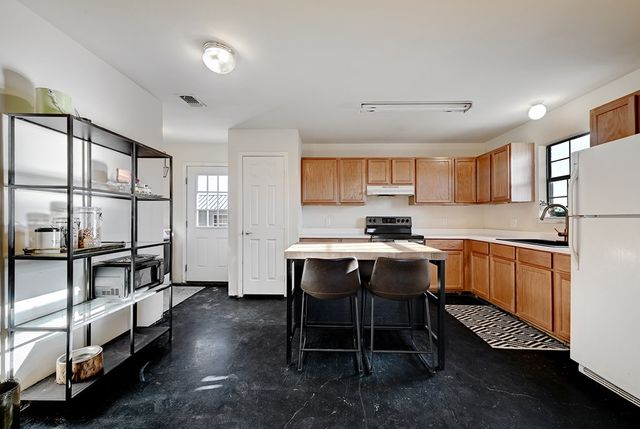 1405 W Sacramento St, Marfa, TX 79843