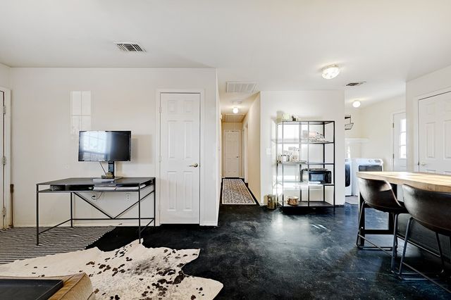 1405 W Sacramento St, Marfa, TX 79843