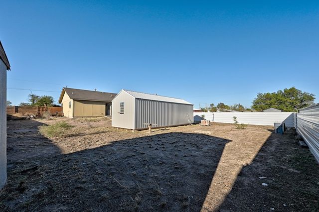 1405 W Sacramento St, Marfa, TX 79843