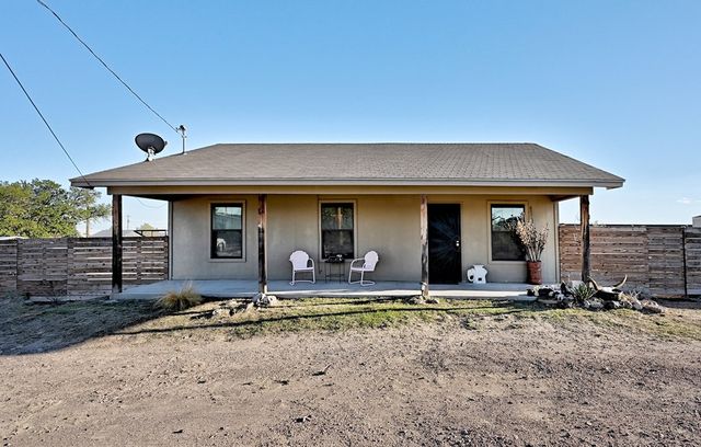 1405 W Sacramento St, Marfa, TX 79843
