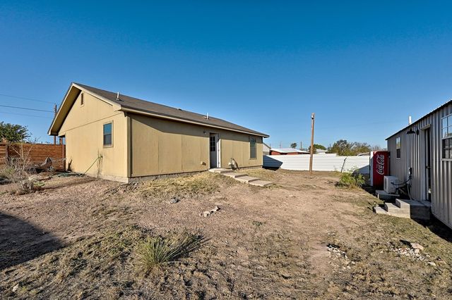 1405 W Sacramento St, Marfa, TX 79843