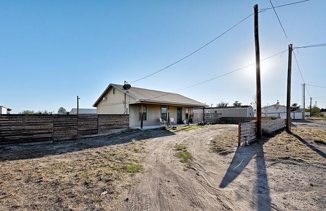1405 W Sacramento St, Marfa, TX 79843