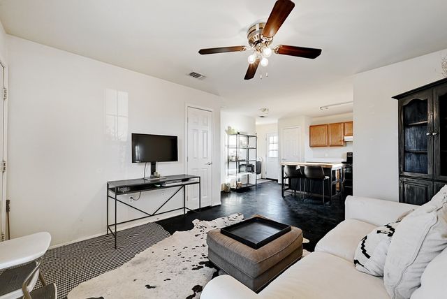 1405 W Sacramento St, Marfa, TX 79843