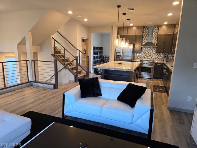 8083 Haywood Estate Avenue, Las Vegas, NV 89113