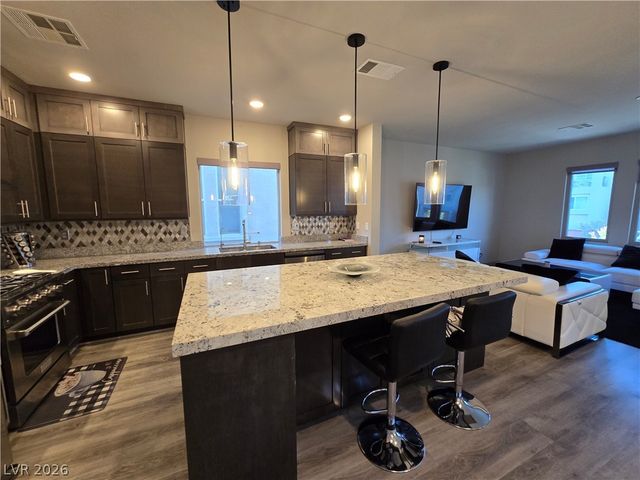 8083 Haywood Estate Avenue, Las Vegas, NV 89113