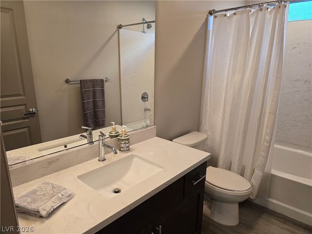 8083 Haywood Estate Avenue, Las Vegas, NV 89113