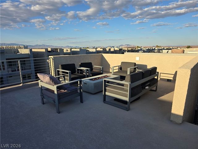8083 Haywood Estate Avenue, Las Vegas, NV 89113