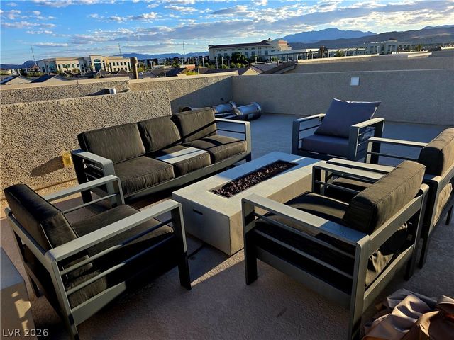 8083 Haywood Estate Avenue, Las Vegas, NV 89113