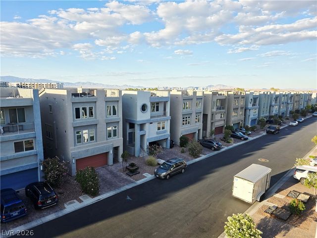 8083 Haywood Estate Avenue, Las Vegas, NV 89113