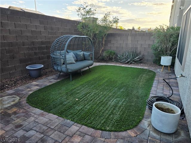 8083 Haywood Estate Avenue, Las Vegas, NV 89113