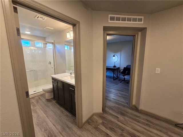 8083 Haywood Estate Avenue, Las Vegas, NV 89113