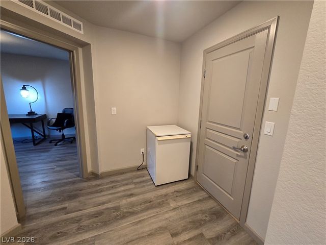 8083 Haywood Estate Avenue, Las Vegas, NV 89113