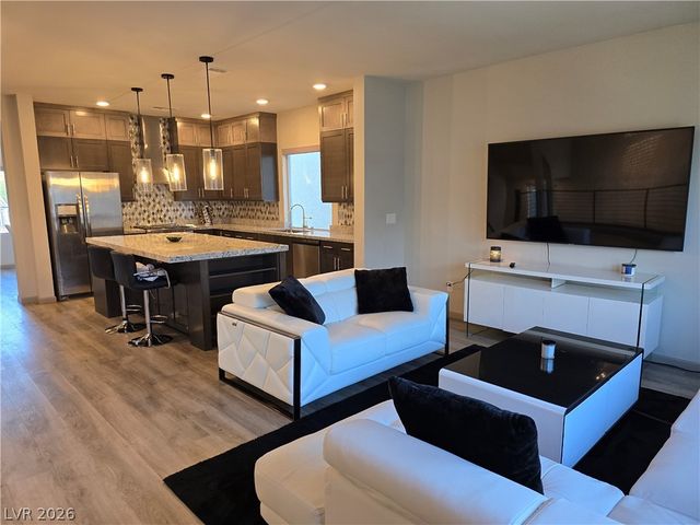 8083 Haywood Estate Avenue, Las Vegas, NV 89113
