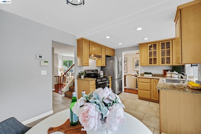 323 Sandstone Dr, Fremont, CA 94536