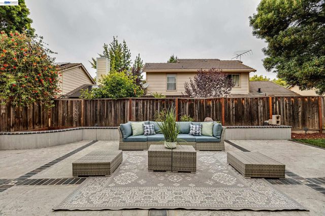 323 Sandstone Dr, Fremont, CA 94536