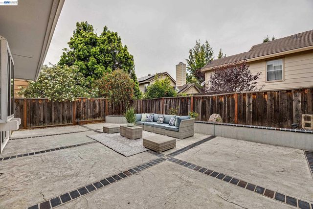 323 Sandstone Dr, Fremont, CA 94536