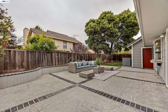 323 Sandstone Dr, Fremont, CA 94536