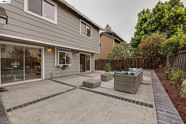 323 Sandstone Dr, Fremont, CA 94536