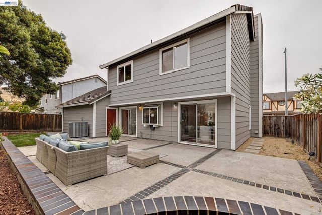 323 Sandstone Dr, Fremont, CA 94536