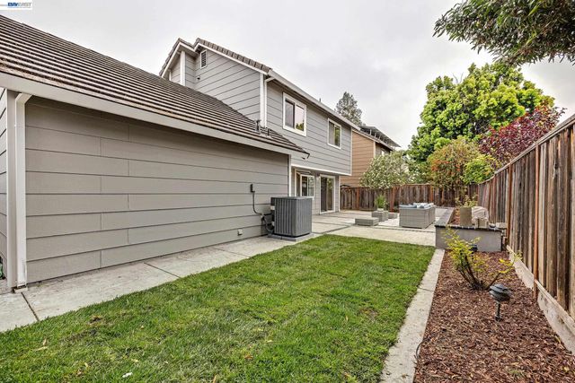 323 Sandstone Dr, Fremont, CA 94536