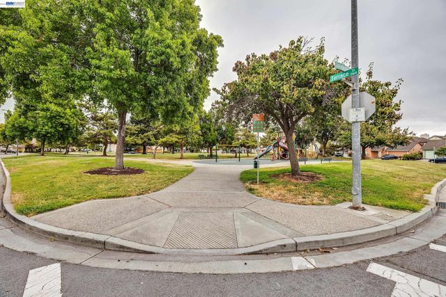 323 Sandstone Dr, Fremont, CA 94536