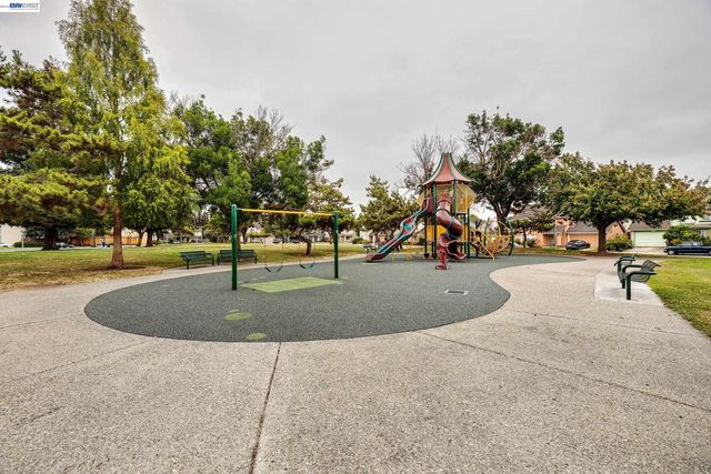 323 Sandstone Dr, Fremont, CA 94536
