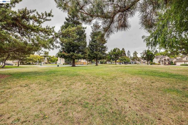 323 Sandstone Dr, Fremont, CA 94536
