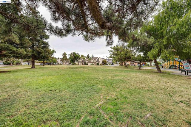 323 Sandstone Dr, Fremont, CA 94536