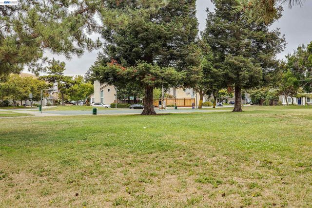 323 Sandstone Dr, Fremont, CA 94536