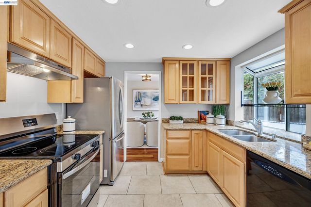 323 Sandstone Dr, Fremont, CA 94536